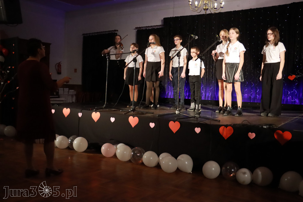 Fotorelacja: Koncert BAJKI NA DZIEŃ BABCI I DZIADKA w Pałacyku nad Wartą w Zawierciu