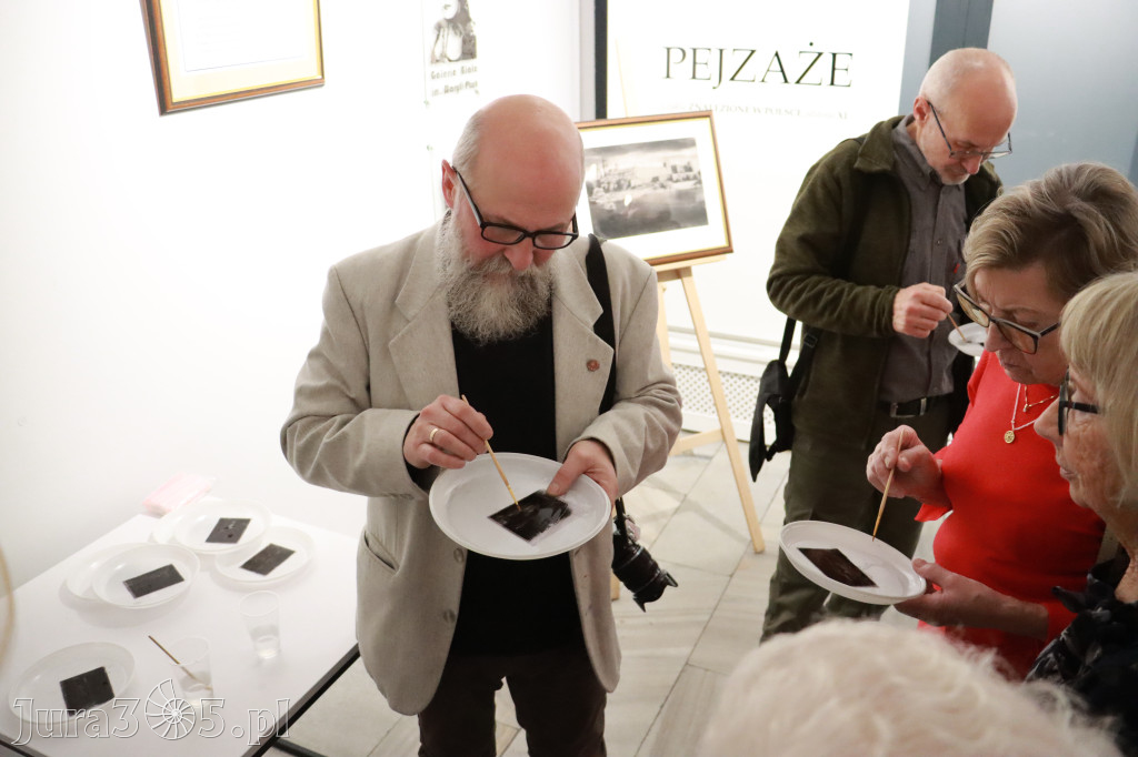 Fotorelacja: Wernisaż wystawy fotografii artystycznej w MOK Zawiercie