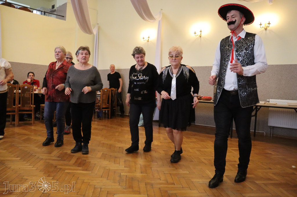 Fotorelacja: Karnawałowy Marsz Nordic Walking w Zawierciu