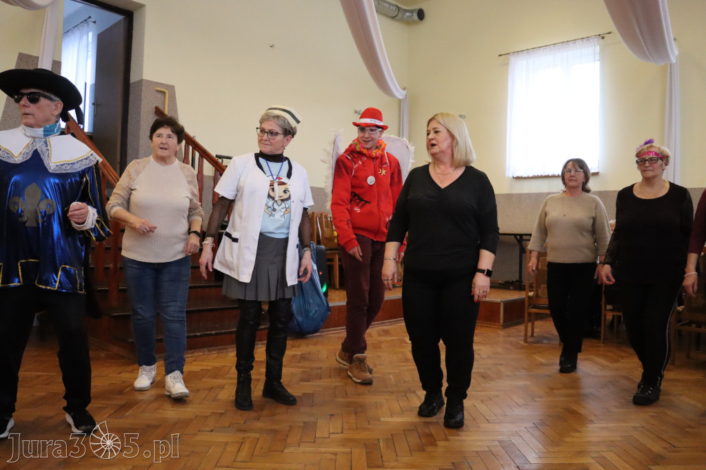 Fotorelacja: Karnawałowy Marsz Nordic Walking w Zawierciu