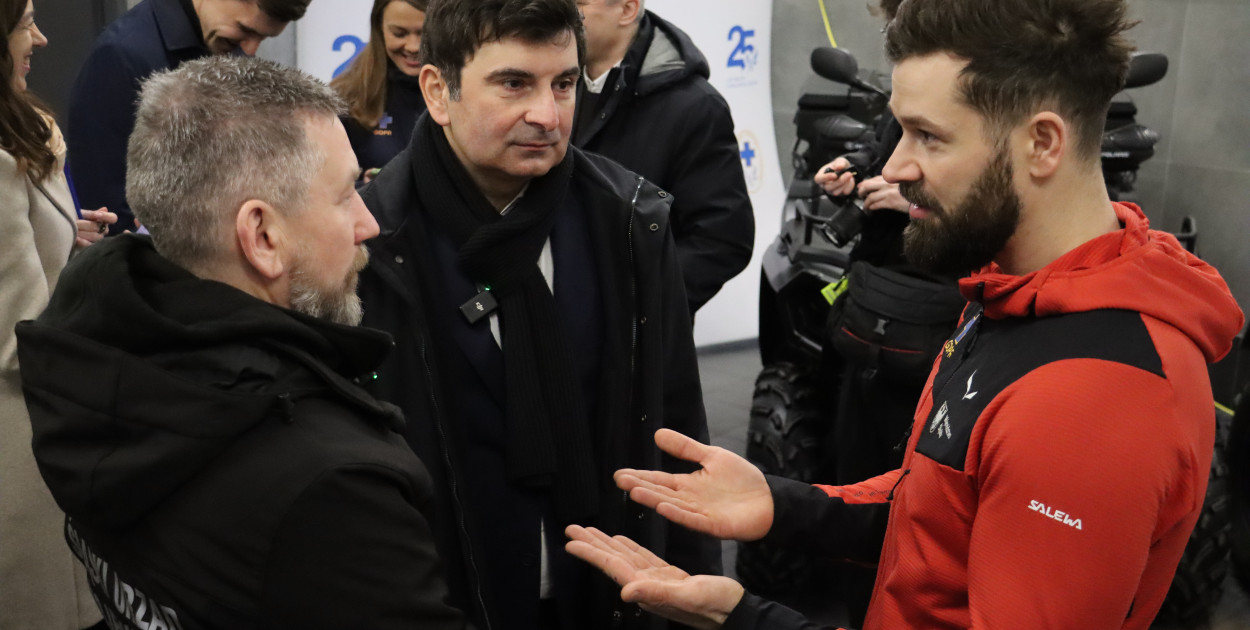 Fotorelacja: Przekazanie sprzętu dla Grupy Jurajskiej GOPR w Podlesicach gmina Kroczyce