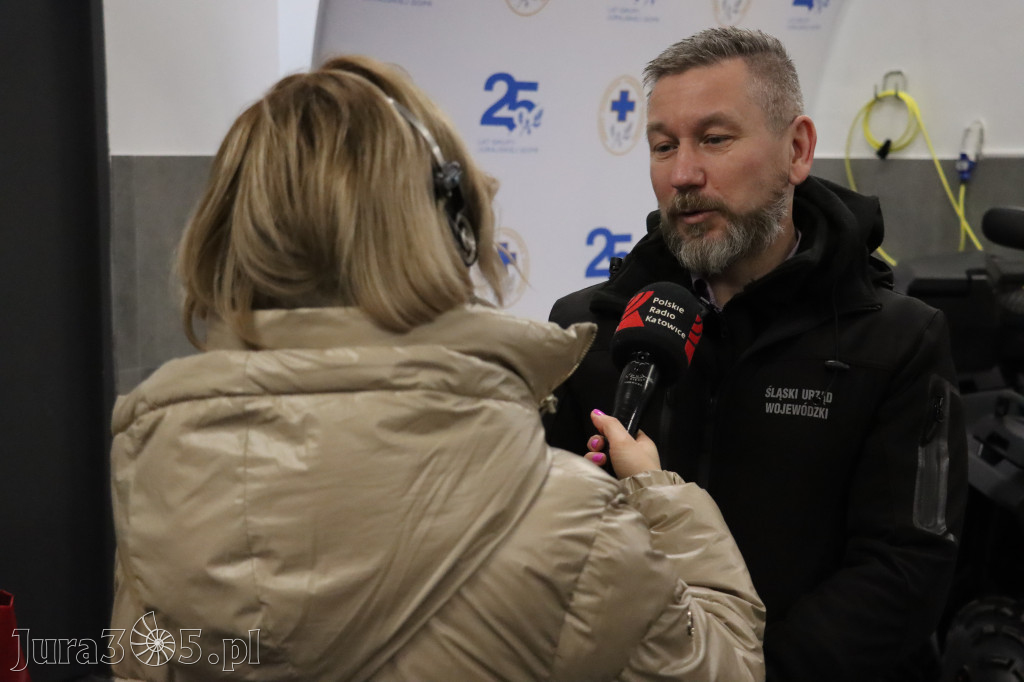 Fotorelacja: Przekazanie sprzętu dla Grupy Jurajskiej GOPR w Podlesicach gmina Kroczyce
