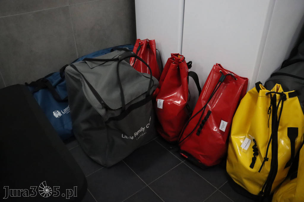 Fotorelacja: Przekazanie sprzętu dla Grupy Jurajskiej GOPR w Podlesicach gmina Kroczyce