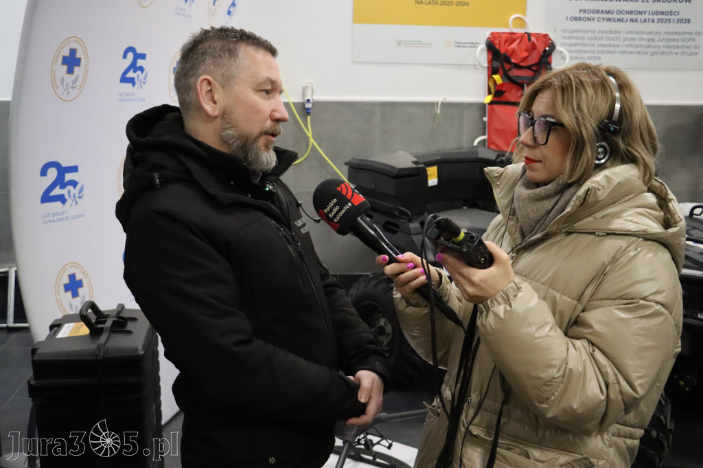 Fotorelacja: Przekazanie sprzętu dla Grupy Jurajskiej GOPR w Podlesicach gmina Kroczyce