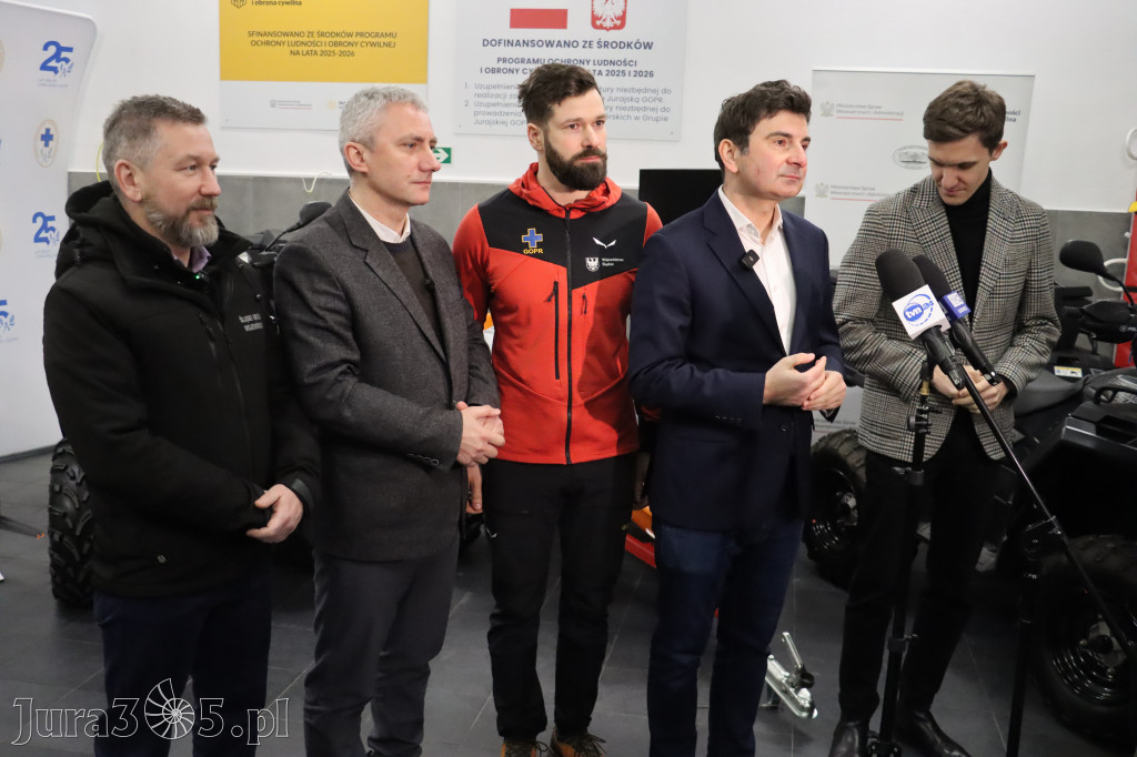 Fotorelacja: Przekazanie sprzętu dla Grupy Jurajskiej GOPR w Podlesicach gmina Kroczyce