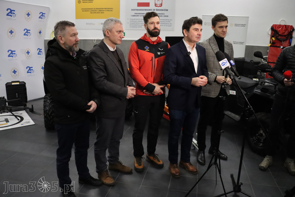 Fotorelacja: Przekazanie sprzętu dla Grupy Jurajskiej GOPR w Podlesicach gmina Kroczyce