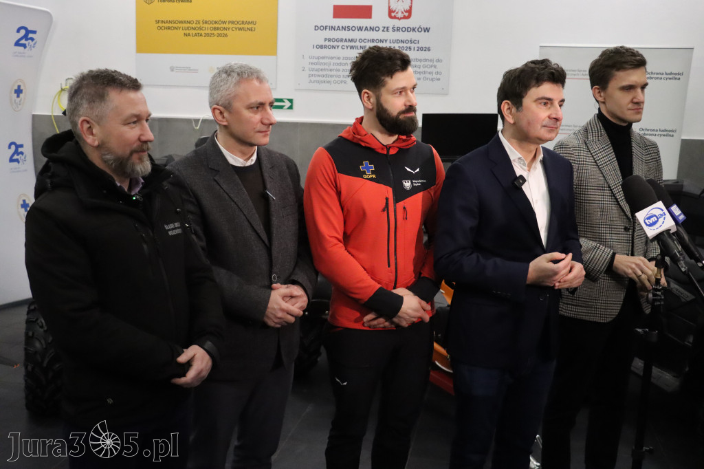 Fotorelacja: Przekazanie sprzętu dla Grupy Jurajskiej GOPR w Podlesicach gmina Kroczyce