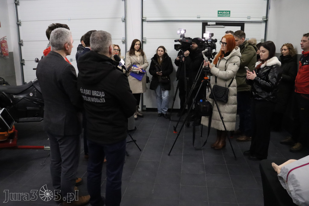 Fotorelacja: Przekazanie sprzętu dla Grupy Jurajskiej GOPR w Podlesicach gmina Kroczyce