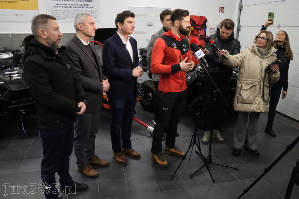 Fotorelacja: Przekazanie sprzętu dla Grupy Jurajskiej GOPR w Podlesicach gmina Kroczyce