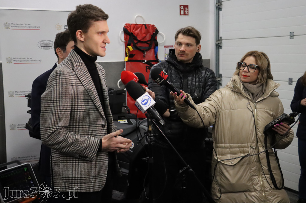Fotorelacja: Przekazanie sprzętu dla Grupy Jurajskiej GOPR w Podlesicach gmina Kroczyce