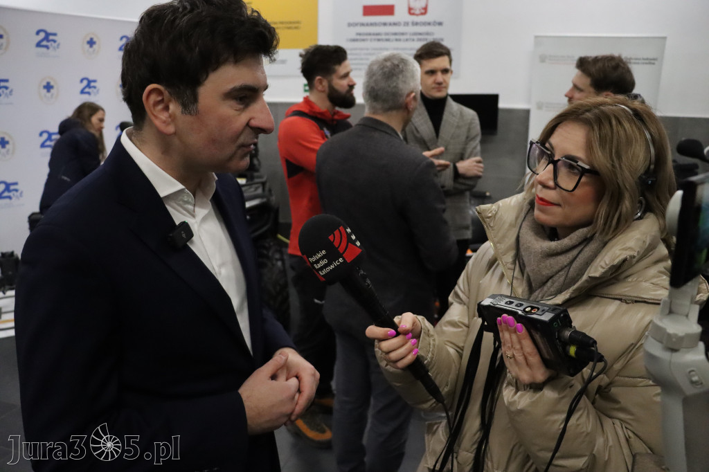 Fotorelacja: Przekazanie sprzętu dla Grupy Jurajskiej GOPR w Podlesicach gmina Kroczyce