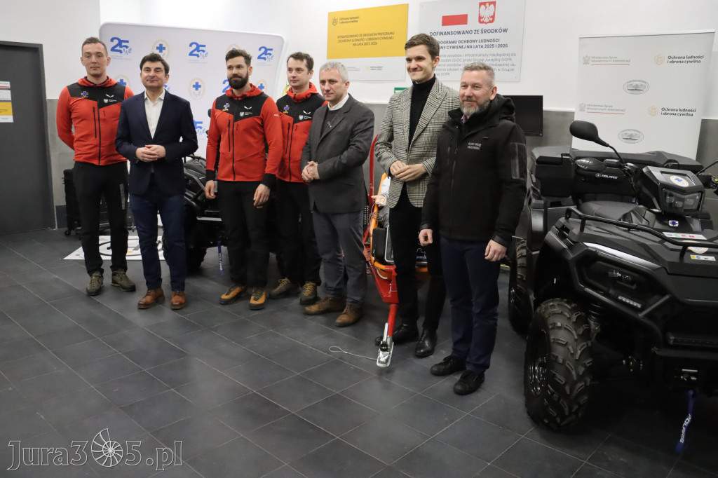 Fotorelacja: Przekazanie sprzętu dla Grupy Jurajskiej GOPR w Podlesicach gmina Kroczyce