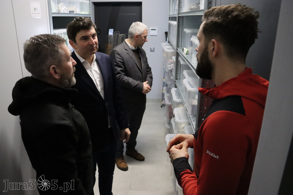 Fotorelacja: Przekazanie sprzętu dla Grupy Jurajskiej GOPR w Podlesicach gmina Kroczyce