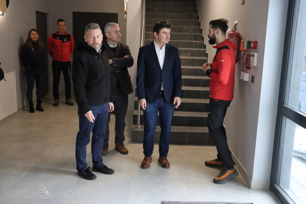 Fotorelacja: Przekazanie sprzętu dla Grupy Jurajskiej GOPR w Podlesicach gmina Kroczyce