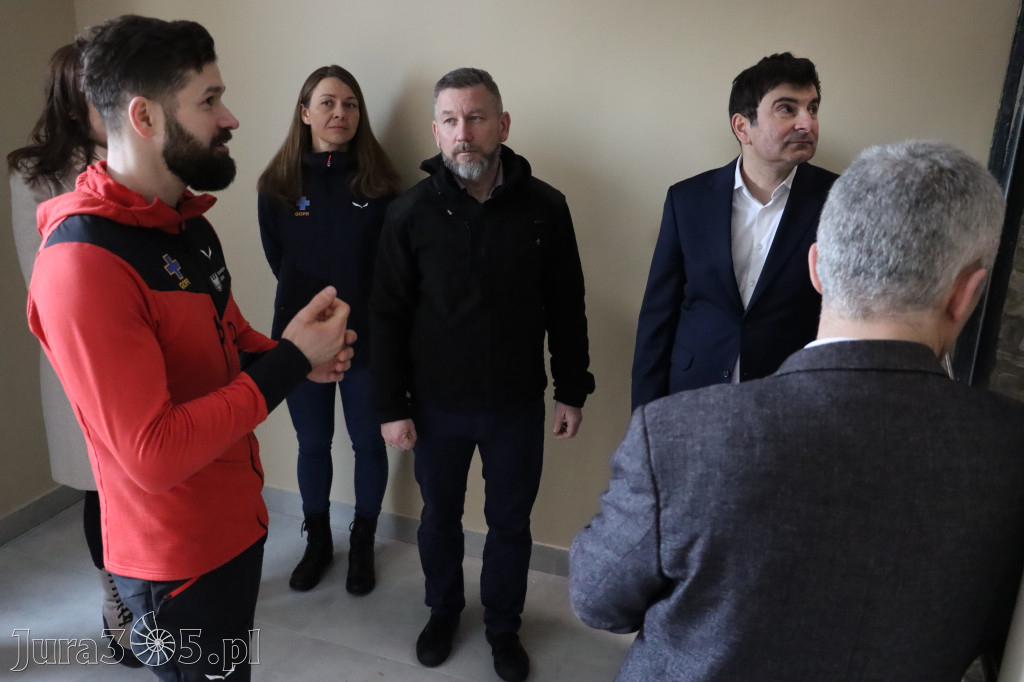 Fotorelacja: Przekazanie sprzętu dla Grupy Jurajskiej GOPR w Podlesicach gmina Kroczyce