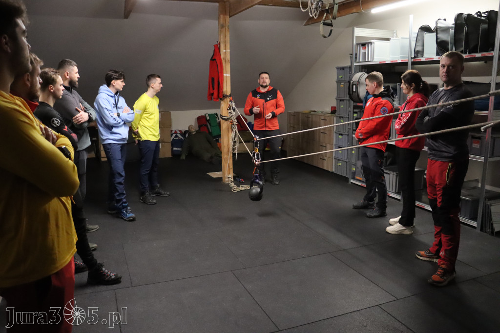 Fotorelacja: Przekazanie sprzętu dla Grupy Jurajskiej GOPR w Podlesicach gmina Kroczyce