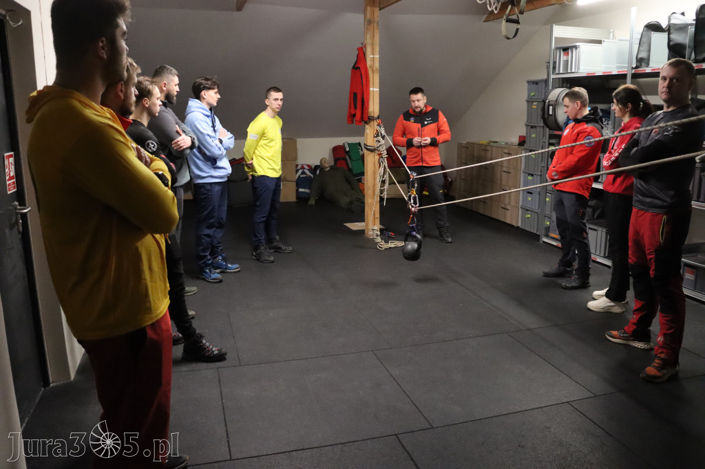 Fotorelacja: Przekazanie sprzętu dla Grupy Jurajskiej GOPR w Podlesicach gmina Kroczyce