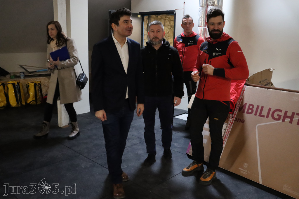 Fotorelacja: Przekazanie sprzętu dla Grupy Jurajskiej GOPR w Podlesicach gmina Kroczyce