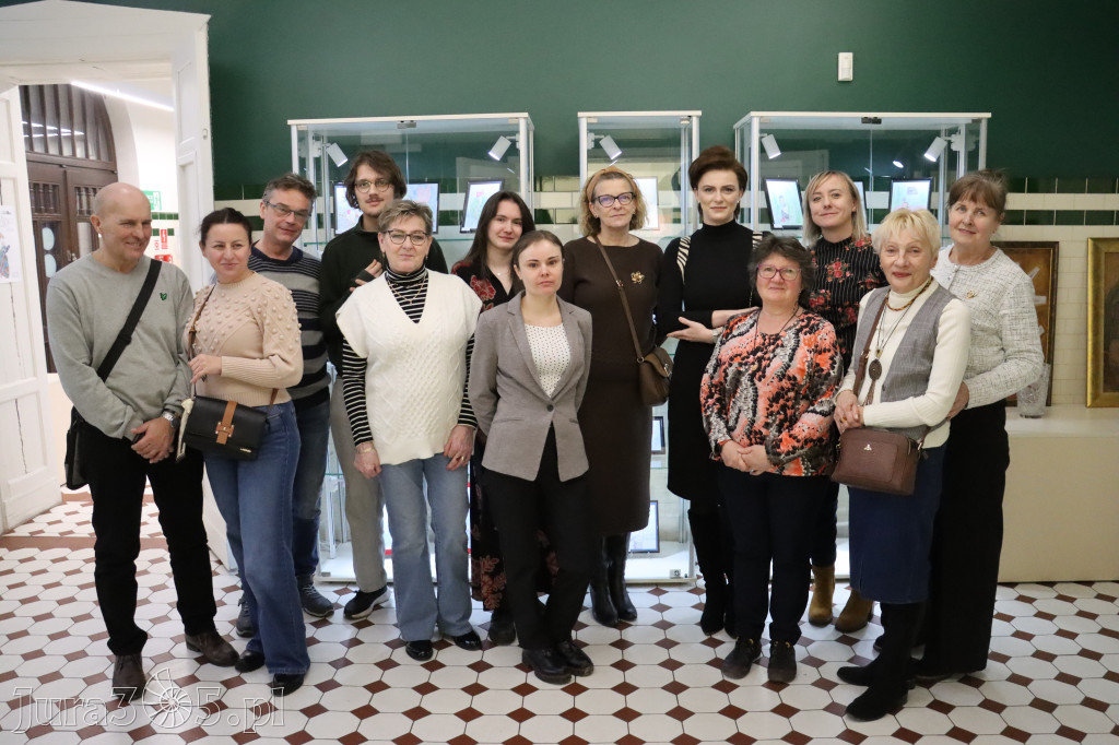 Fotorelacja Zawiercie: wykład - SZKŁO Z KREDENSU BABCI. OPOWIEŚCI O HSG ZĄBKOWICE