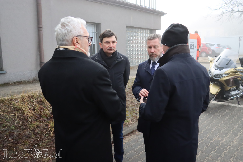 Fotorelacja: Briefing prasowy - zakup trzech ambulansów dla SPZOZ w Myszkowie