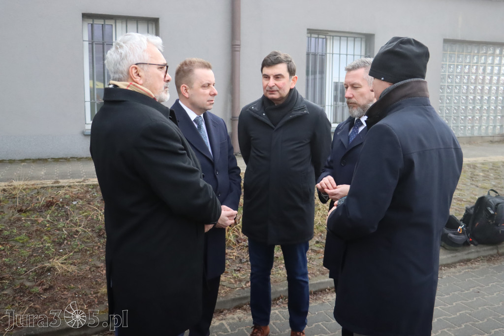 Fotorelacja: Briefing prasowy - zakup trzech ambulansów dla SPZOZ w Myszkowie