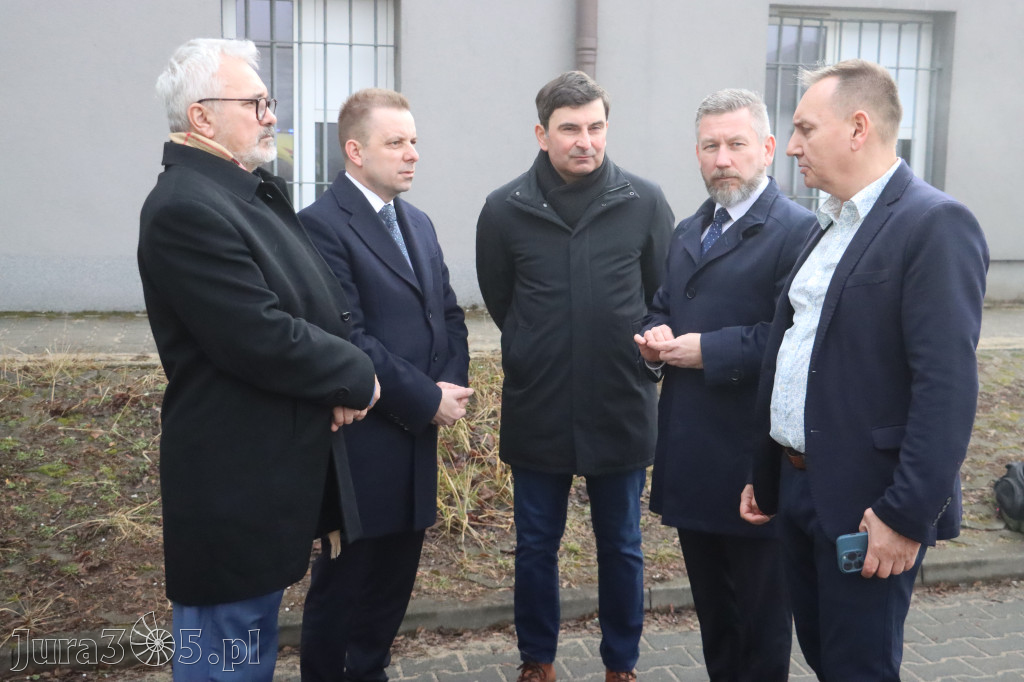 Fotorelacja: Briefing prasowy - zakup trzech ambulansów dla SPZOZ w Myszkowie