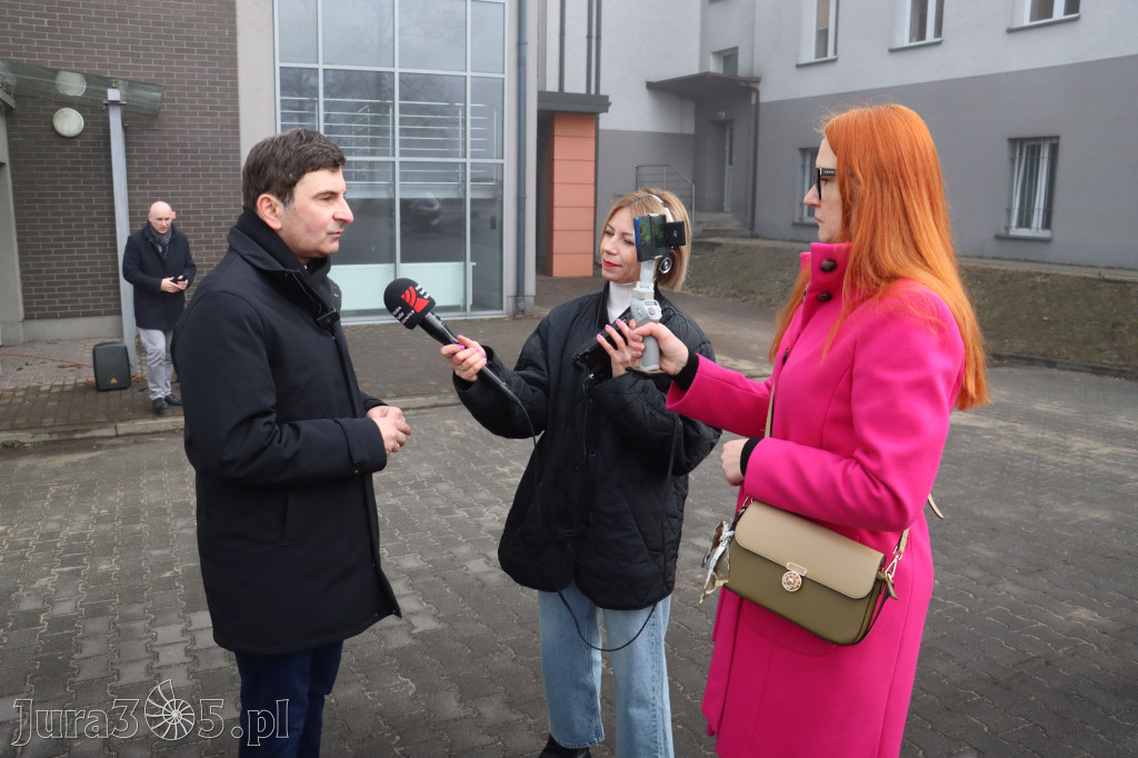 Fotorelacja: Briefing prasowy - zakup trzech ambulansów dla SPZOZ w Myszkowie
