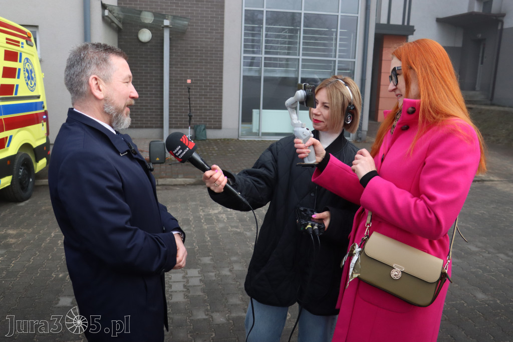 Fotorelacja: Briefing prasowy - zakup trzech ambulansów dla SPZOZ w Myszkowie