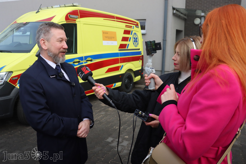 Fotorelacja: Briefing prasowy - zakup trzech ambulansów dla SPZOZ w Myszkowie