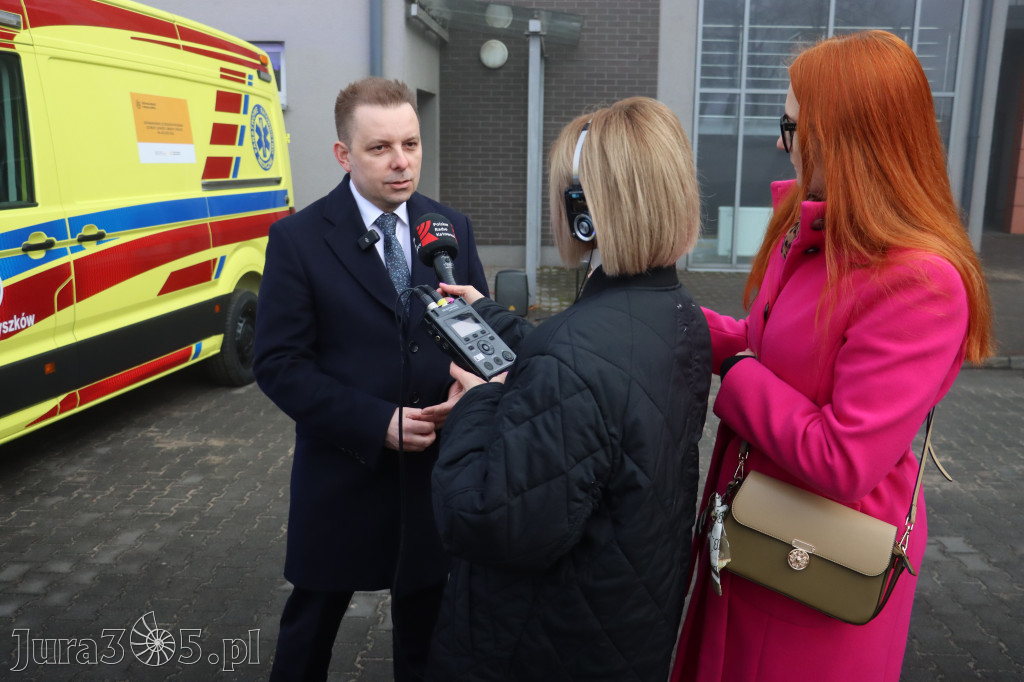 Fotorelacja: Briefing prasowy - zakup trzech ambulansów dla SPZOZ w Myszkowie