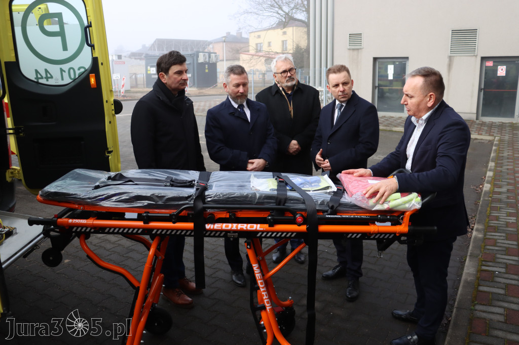 Fotorelacja: Briefing prasowy - zakup trzech ambulansów dla SPZOZ w Myszkowie