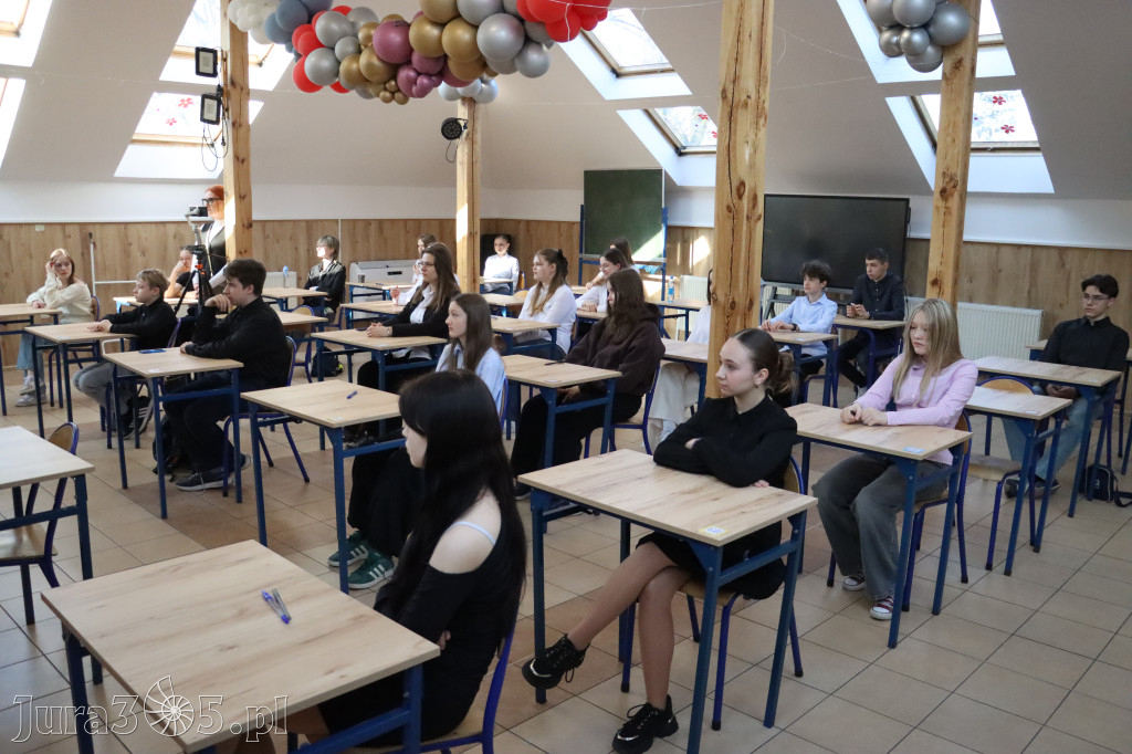 Fotorelacja: Olimpiada Języka Polskiego organizowana przez nasze KLO w Zawierciu