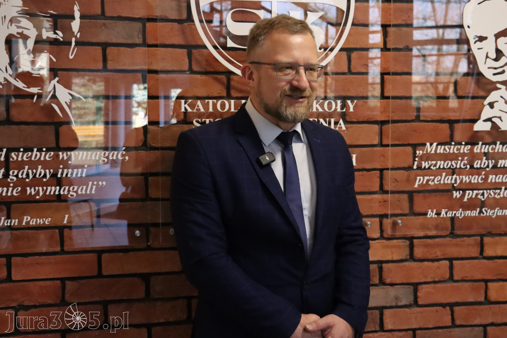 Fotorelacja: Olimpiada Języka Polskiego organizowana przez nasze KLO w Zawierciu