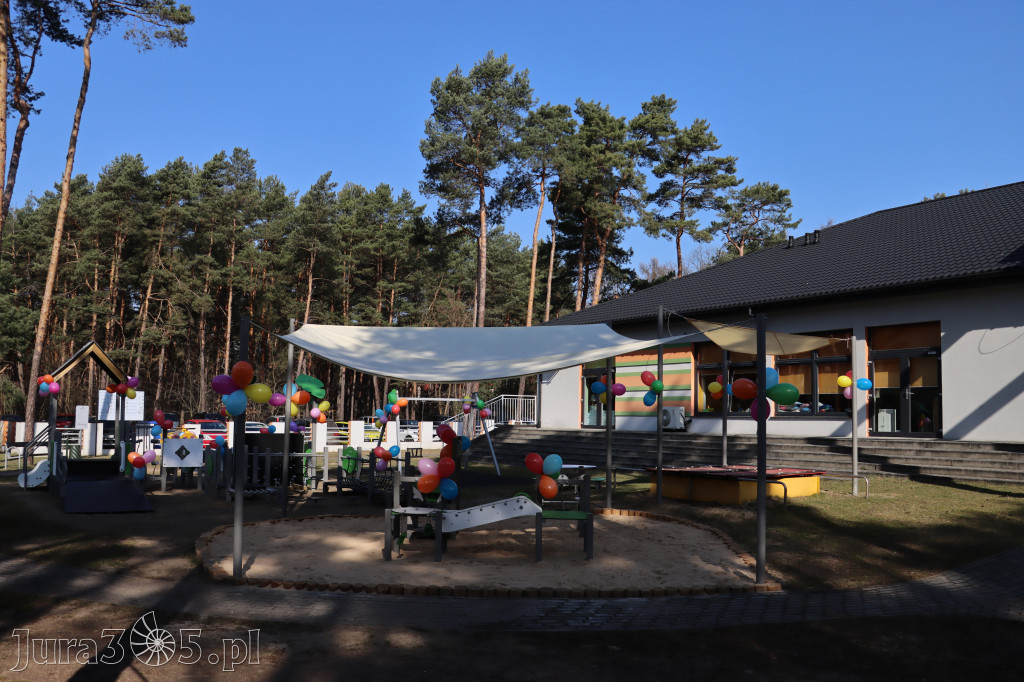 Fotorelacja: Nowe place zabaw przy Żłobkach Gminnych w Poraju i Żarkach-Letnisku