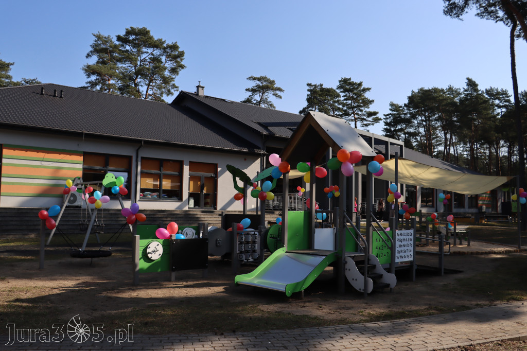 Fotorelacja: Nowe place zabaw przy Żłobkach Gminnych w Poraju i Żarkach-Letnisku