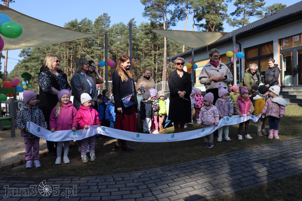 Fotorelacja: Nowe place zabaw przy Żłobkach Gminnych w Poraju i Żarkach-Letnisku