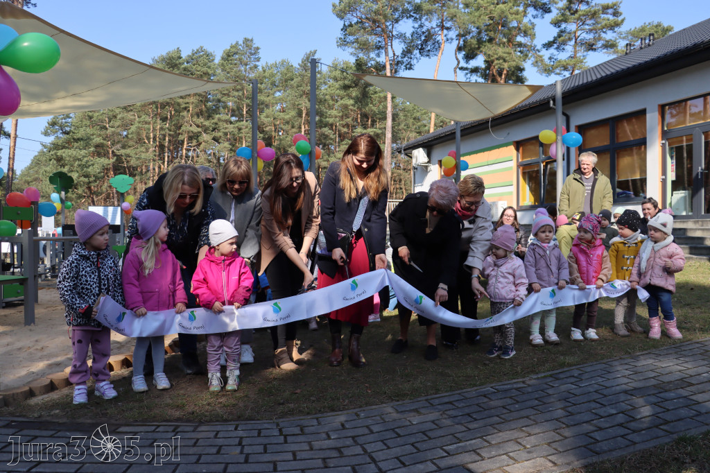 Fotorelacja: Nowe place zabaw przy Żłobkach Gminnych w Poraju i Żarkach-Letnisku