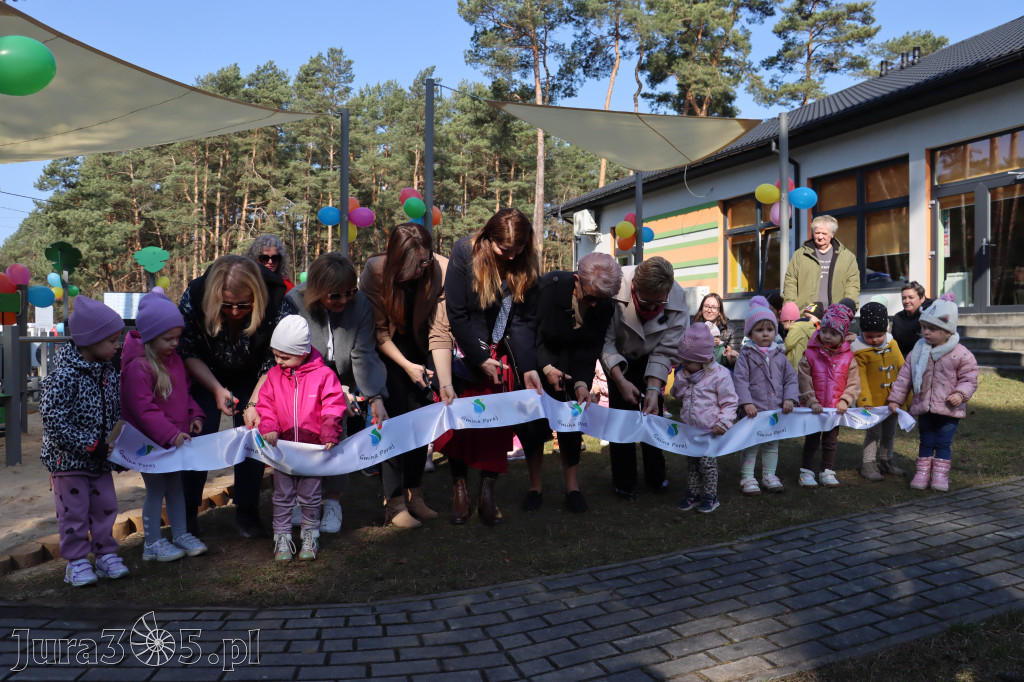 Fotorelacja: Nowe place zabaw przy Żłobkach Gminnych w Poraju i Żarkach-Letnisku