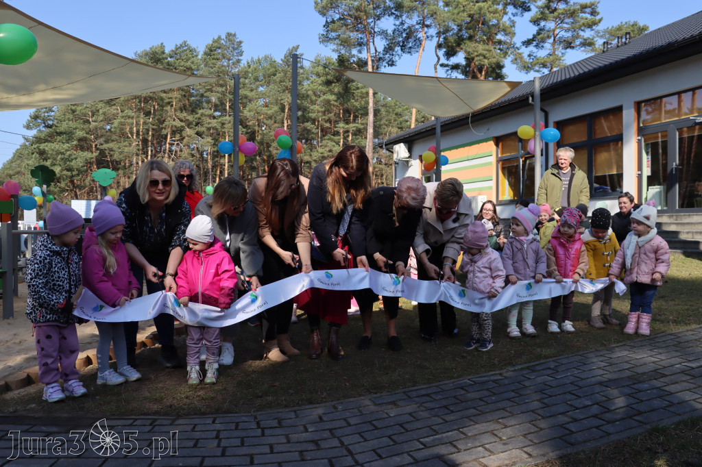 Fotorelacja: Nowe place zabaw przy Żłobkach Gminnych w Poraju i Żarkach-Letnisku