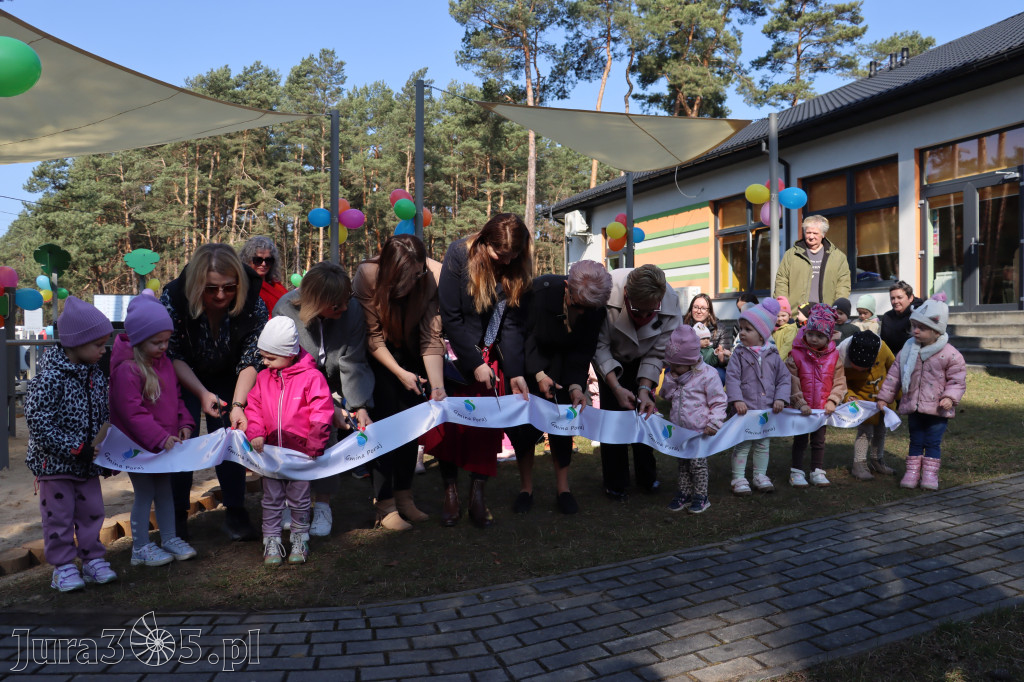 Fotorelacja: Nowe place zabaw przy Żłobkach Gminnych w Poraju i Żarkach-Letnisku