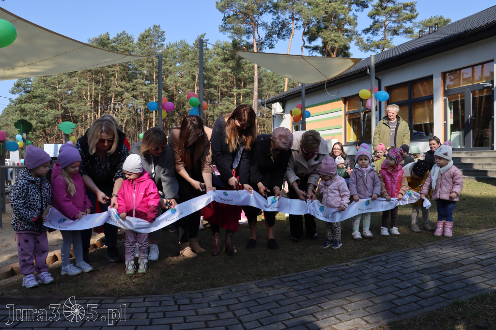 Fotorelacja: Nowe place zabaw przy Żłobkach Gminnych w Poraju i Żarkach-Letnisku