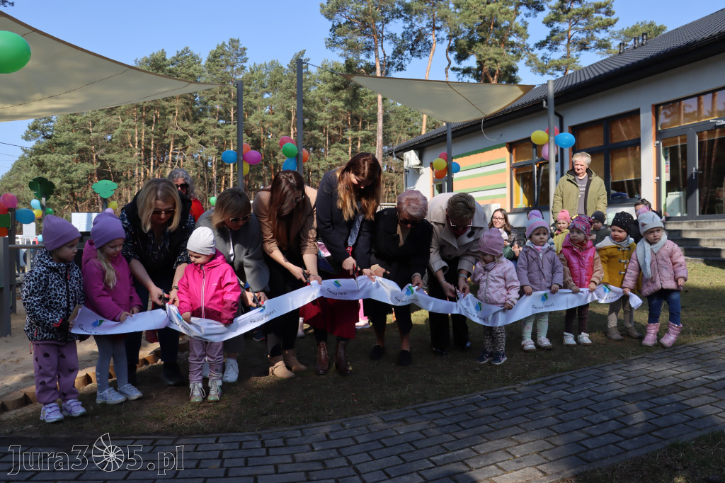 Fotorelacja: Nowe place zabaw przy Żłobkach Gminnych w Poraju i Żarkach-Letnisku