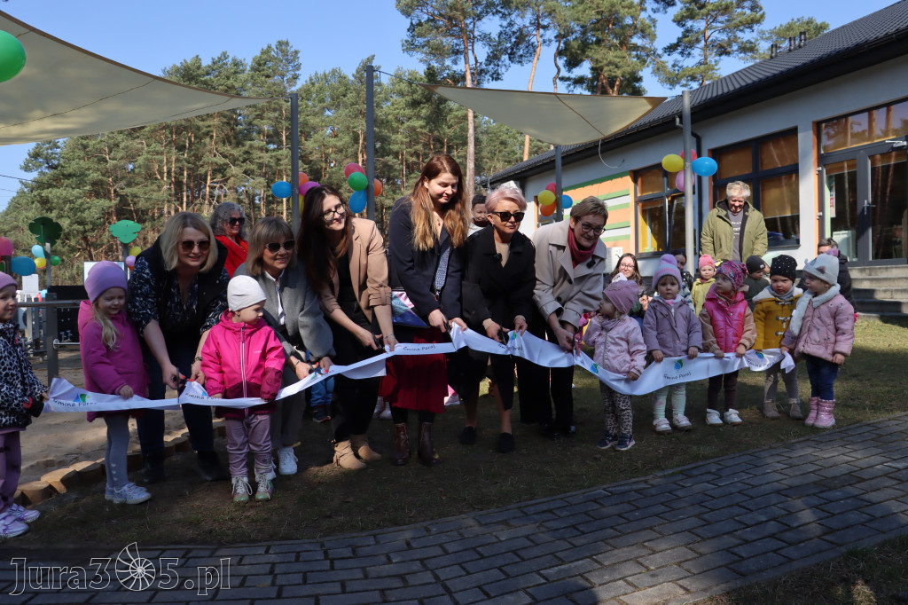 Fotorelacja: Nowe place zabaw przy Żłobkach Gminnych w Poraju i Żarkach-Letnisku