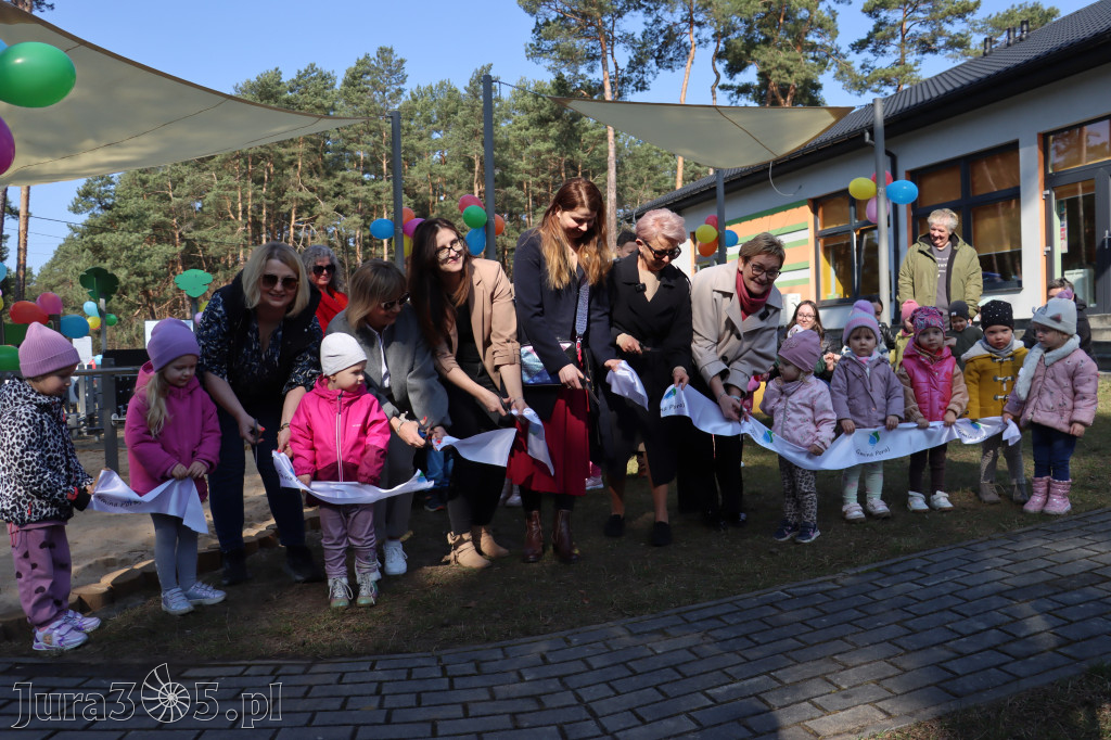 Fotorelacja: Nowe place zabaw przy Żłobkach Gminnych w Poraju i Żarkach-Letnisku