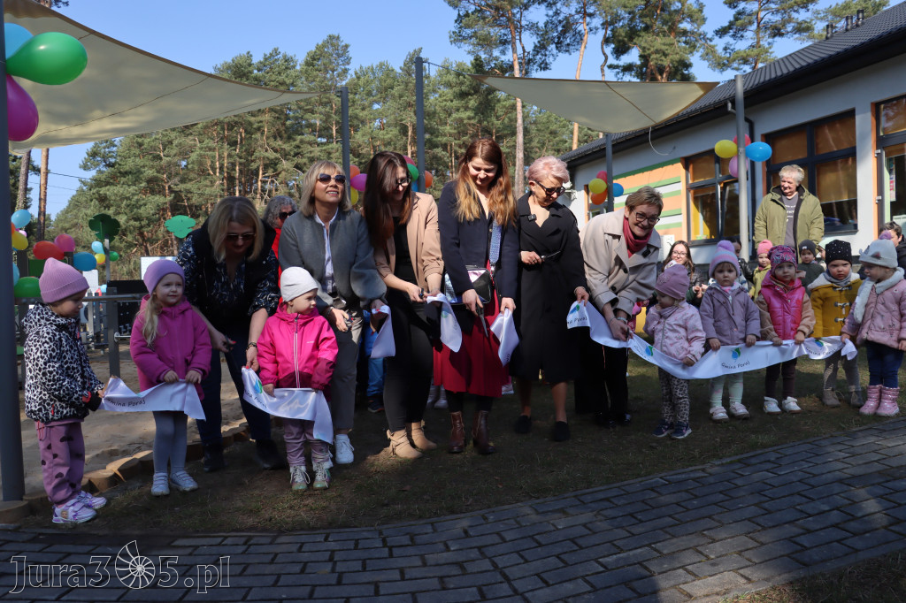 Fotorelacja: Nowe place zabaw przy Żłobkach Gminnych w Poraju i Żarkach-Letnisku