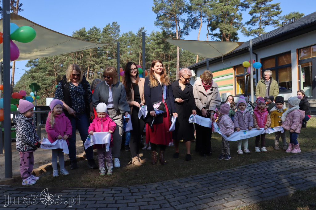 Fotorelacja: Nowe place zabaw przy Żłobkach Gminnych w Poraju i Żarkach-Letnisku