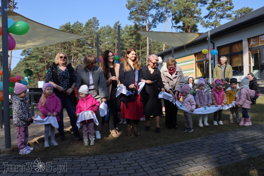 Fotorelacja: Nowe place zabaw przy Żłobkach Gminnych w Poraju i Żarkach-Letnisku