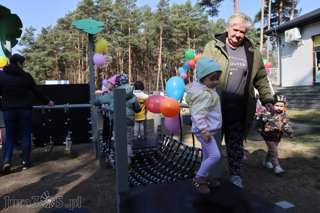 Fotorelacja: Nowe place zabaw przy Żłobkach Gminnych w Poraju i Żarkach-Letnisku