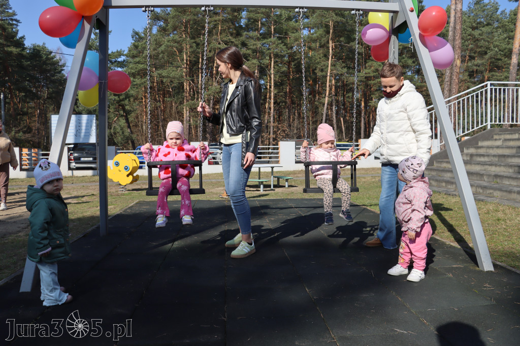 Fotorelacja: Nowe place zabaw przy Żłobkach Gminnych w Poraju i Żarkach-Letnisku
