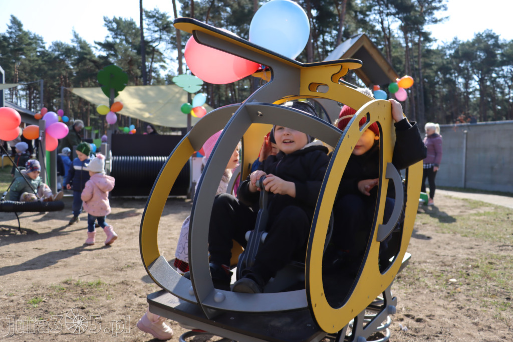 Fotorelacja: Nowe place zabaw przy Żłobkach Gminnych w Poraju i Żarkach-Letnisku